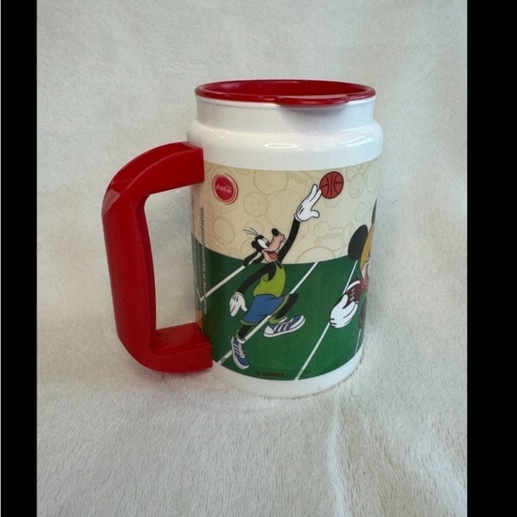 Vintage Coca Cola Walt Disney World All Stars Resort plastic mug with lid - Picture 4 of 7